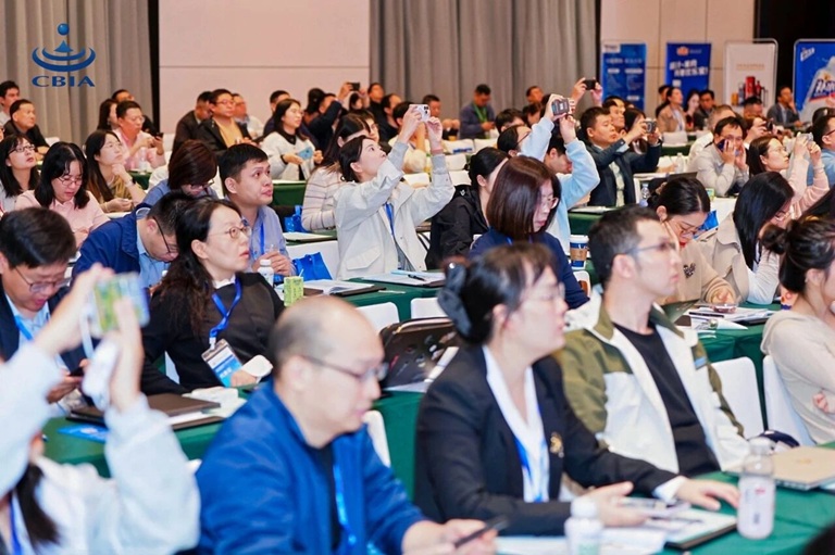 1762161228651960.jpg 蛋白会现场2.jpg