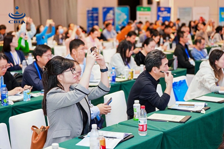 1762161694846982.jpg 固体会现场2.jpg